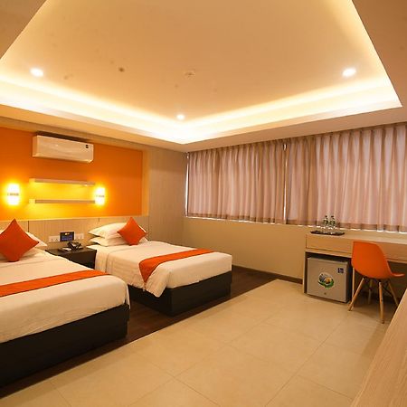 Eastern Hotel Rangoon Buitenkant foto