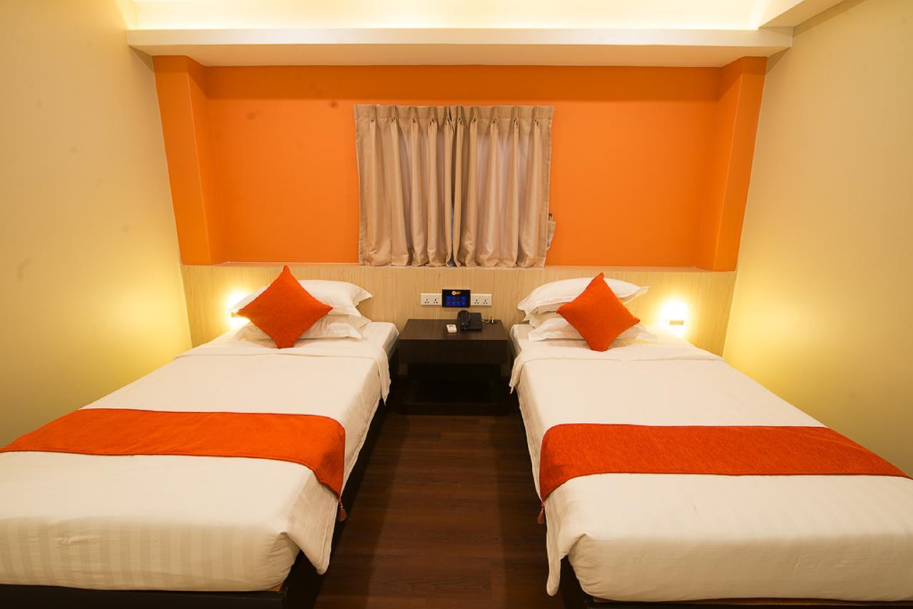 Eastern Hotel Rangoon Buitenkant foto