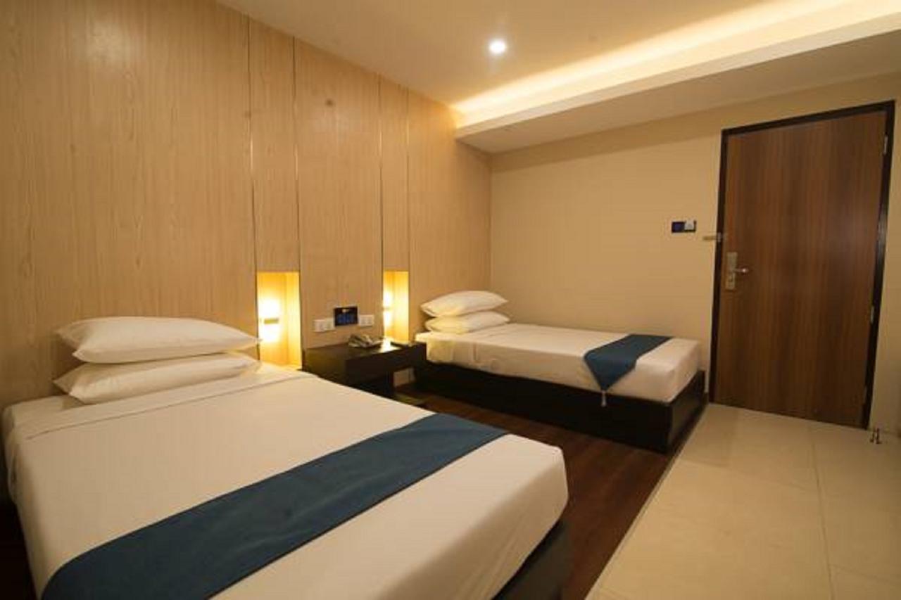 Eastern Hotel Rangoon Buitenkant foto